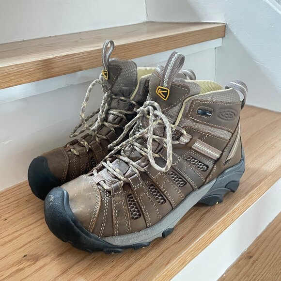 Keen Shoes - Keen Womens Voyageur mid hiking shoes size 8 ( like new)